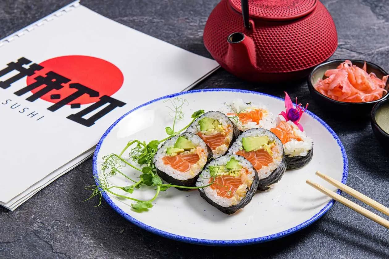 Futomaki Pikantny Łosoś (6szt)