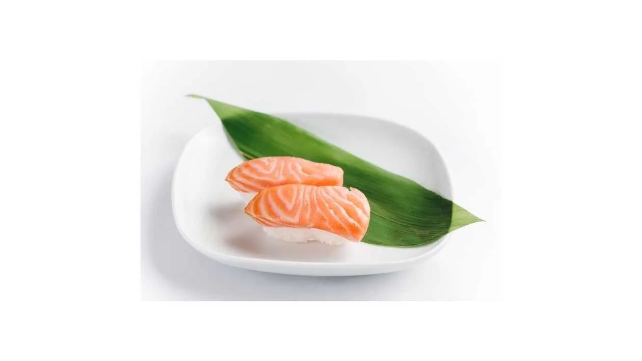 SALMON NIGIRI