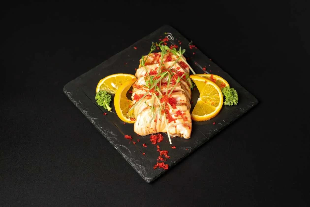 Sashimi tuna, salmon, cod, shrimp (medium)