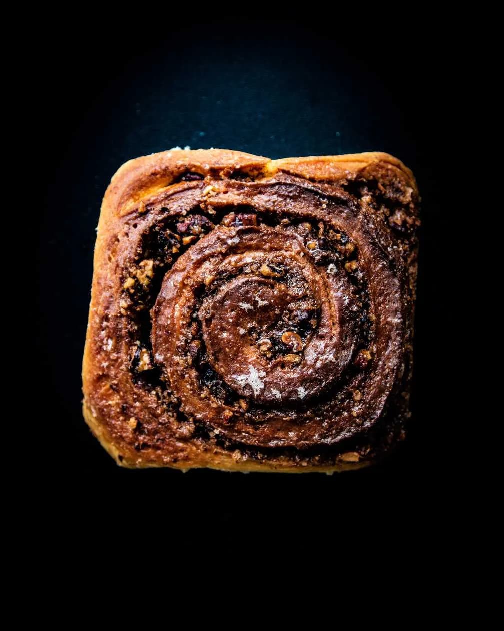 Cinnamon Roll with Walnuts and Salted Caramel