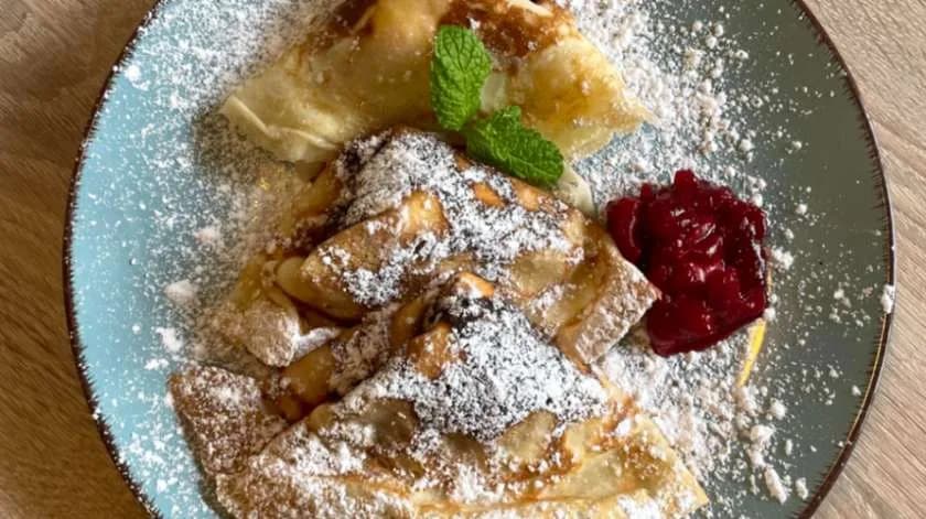 Nalesniki z wisnia i twarozkiem 2 szt.