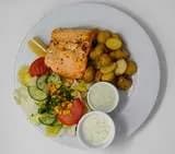 Łosoś z pieca z sosem z zielonego pieprzu