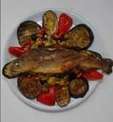 Grillowany pstrąg z warzywami