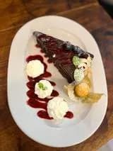 Ciasto czekoladowe z musem malinowym