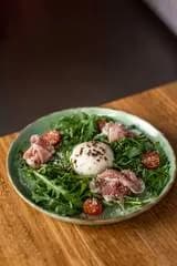 Burrata z prosciutto