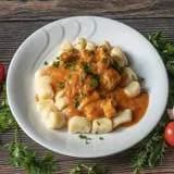 Kopytka do syta (z gulaszem mięsnym)