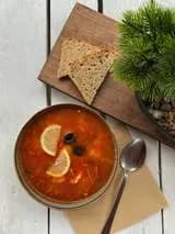 Solyanka z czarnym chlebem