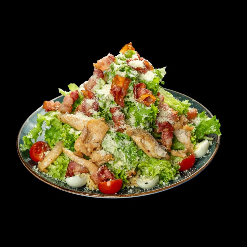 Sałatka cesarska z kurczakiem i boczkiem