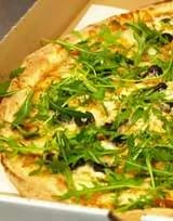 Pizza z kozim serem i oliwkami 40 cm