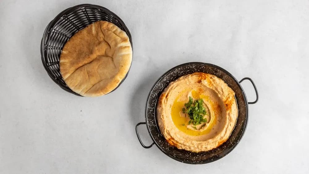 Hummus & Suszone pomidory