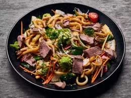 Smażony Makaron z Wieprzowiną