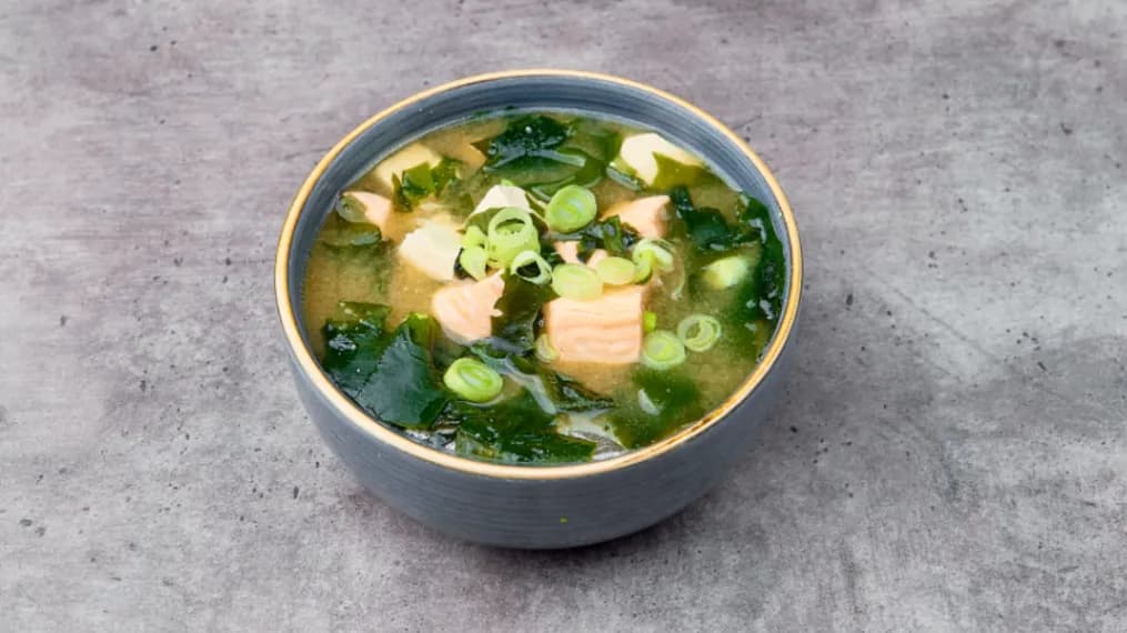 Zupa Miso z łososiem