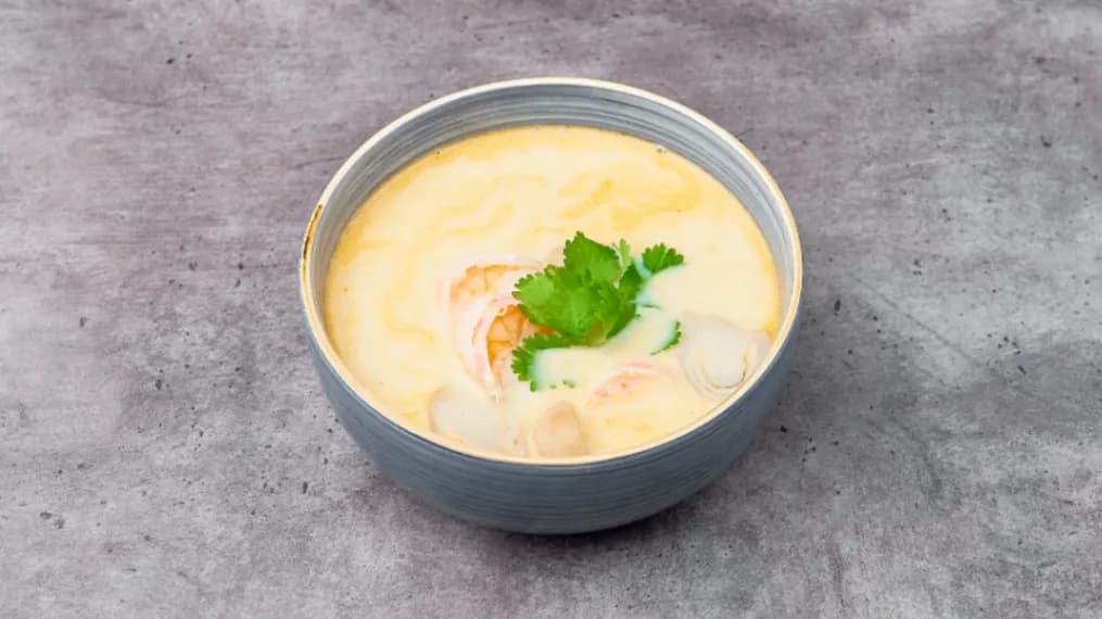 Zupa Tom yum z krewetkami