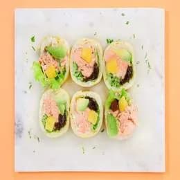 Tamagoyaki pieczony łosoś / ogórek / mango / awokado / tykwa / serek 6szt.