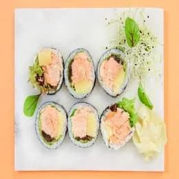 Futomaki pieczony łosoś / tamago / tykwa / sałata / mayo 6 szt.
