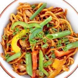 Smażony Pikantny Makaron Hakka (175g, 350g)