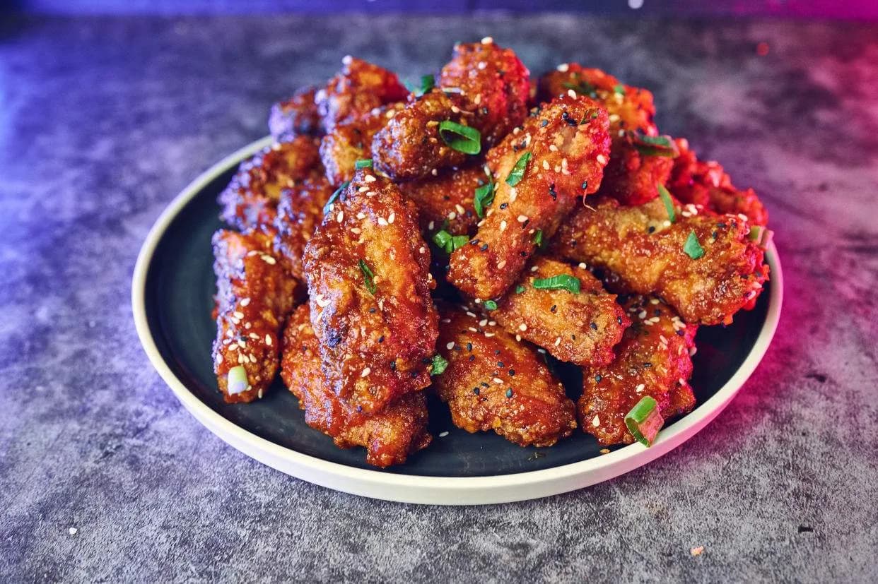 Kubełek skrzydełek Korean Fried Chicken 25 szt.