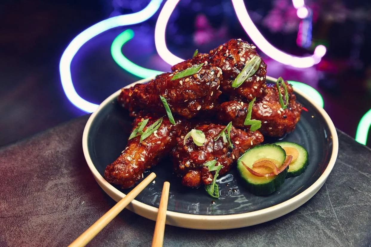 Skrzydełka BBQ (Dakgangjeong)