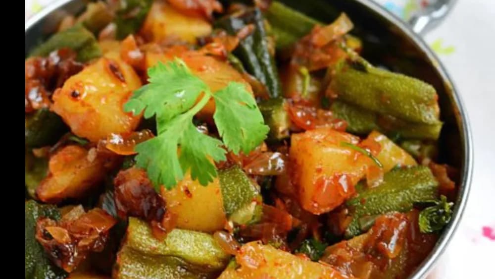 Okra aloo (vegan)