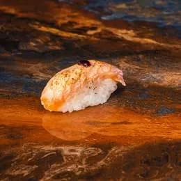 Nigiri opalany łosoś