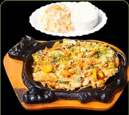 Kurczak po sajgońsku na gorącym półmisku