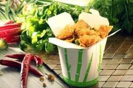 Makaron z chrupiącym kurczakiem