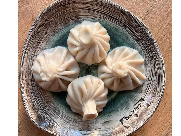 CHINKALI Z WOŁOWINĄ I WIEPRZOWINĄ 1 szt