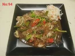 Makaron ryżowy z wieprzowiną