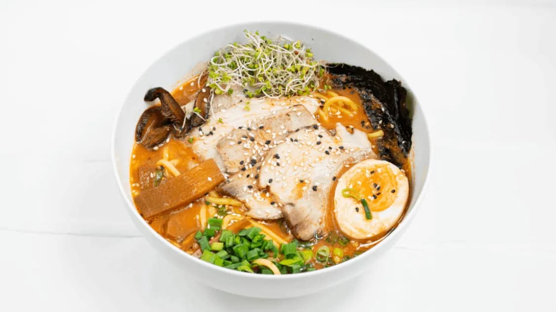 Spicy tonkotsu ramen Z wieprzowiną