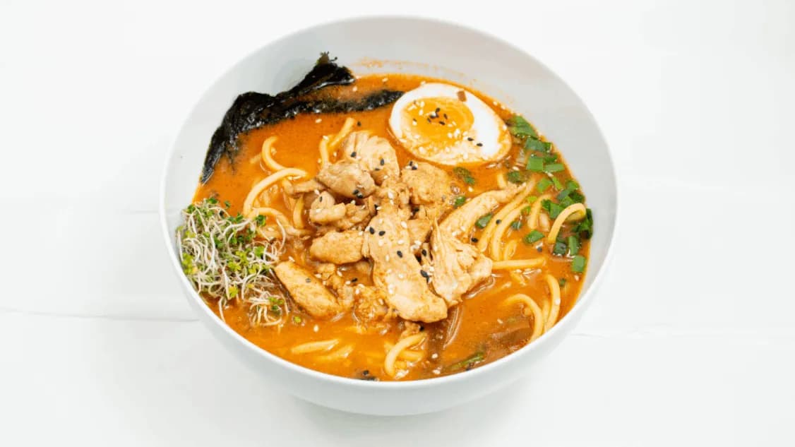 Spicy tonkotsu ramen Z kurczakiem