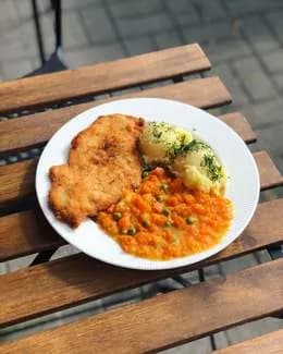 Kotlet z piersi kurczaka w panierce