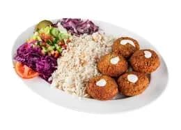 Falafel na talerzu
