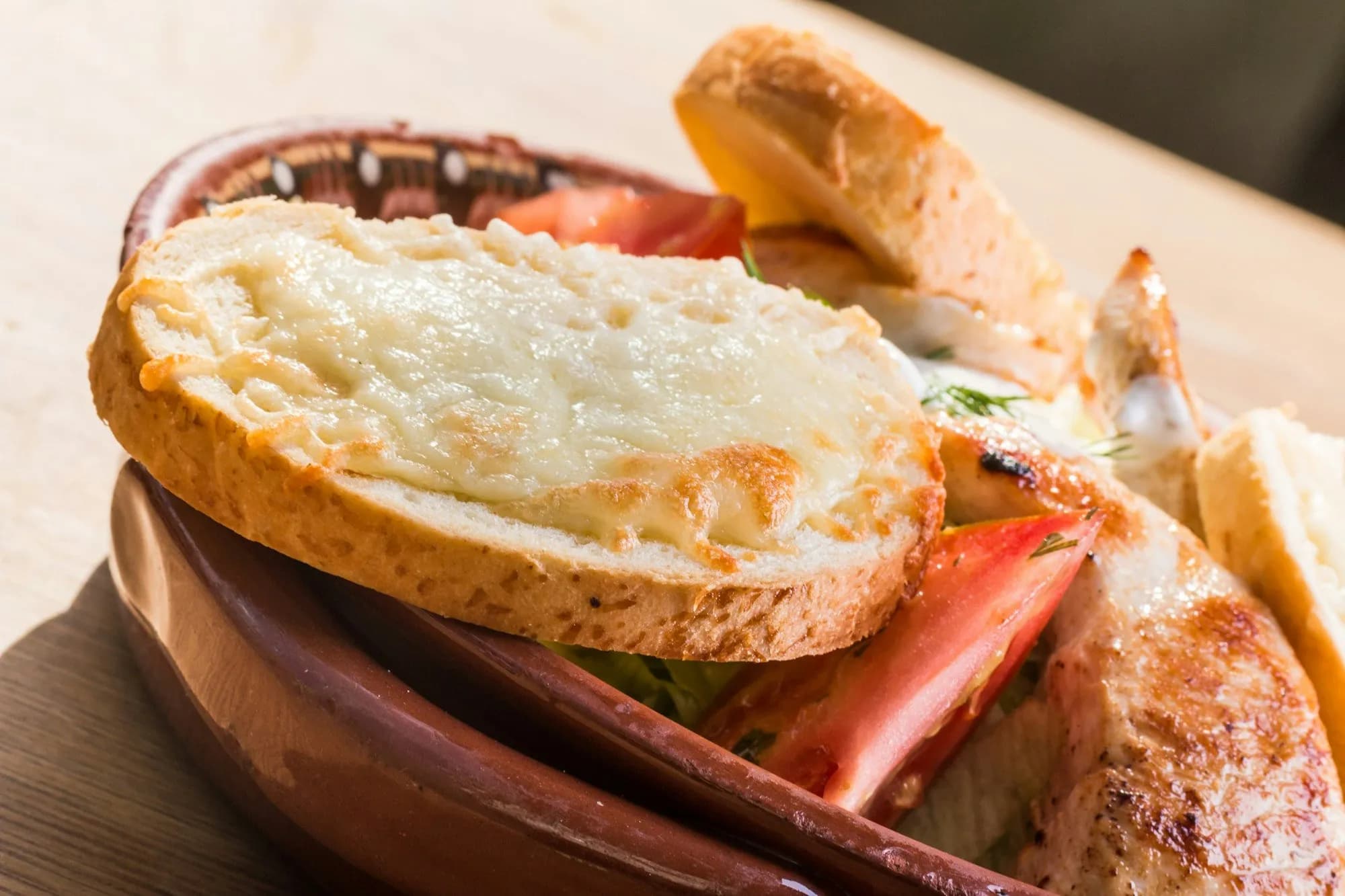 Sałatka z grillowanym kurczakiem