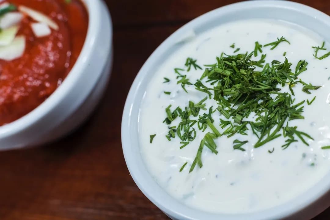 Sos czosnkowo-koperkowy