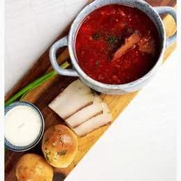 Barszcz ukraiński z pampuszkami