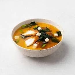 Zupa miso z węgorzem