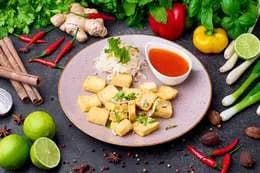 Tofu smażone z surówką