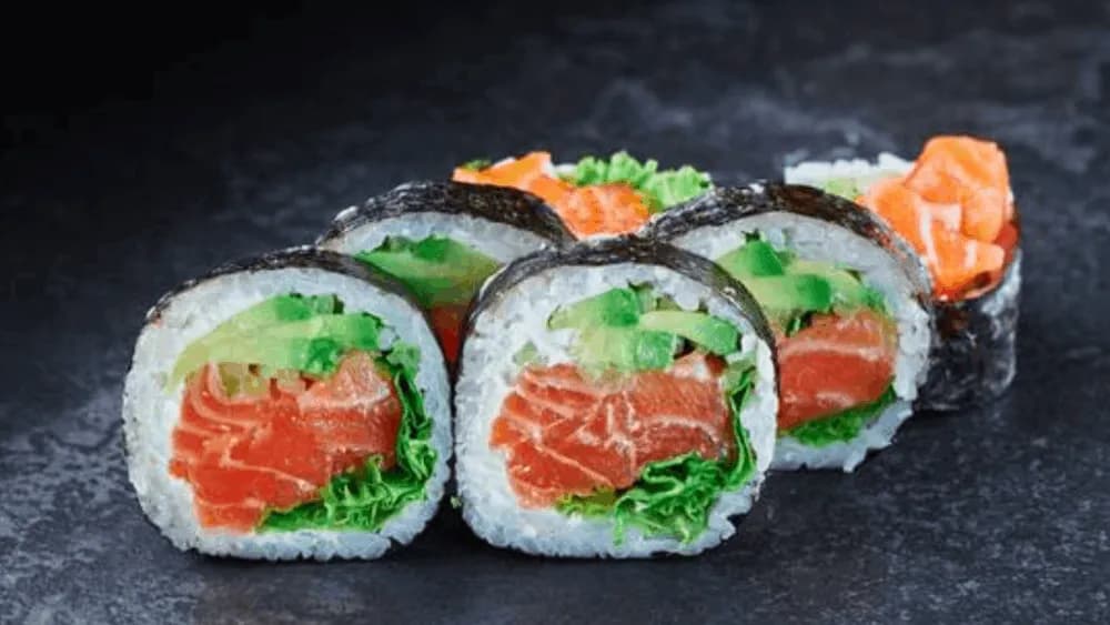Futomaki Łosoś (6 sztuk)