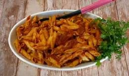 Makaron penne w sosie pomidorowym