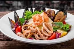 Sałatka z owocami morza na ciepło 300g