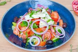 Sałatka grecka. Mała