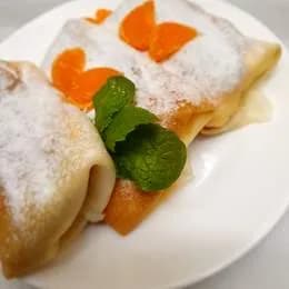 Naleśniki z mandarynką i bitą śmietaną