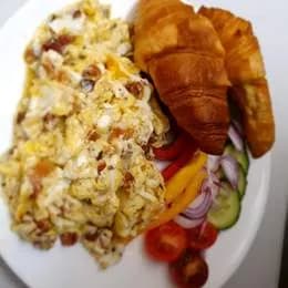 Jajecznica na jajach wiejskich z boczkiem z 5 jaj