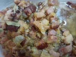 Boczek podsmażany z cebulą