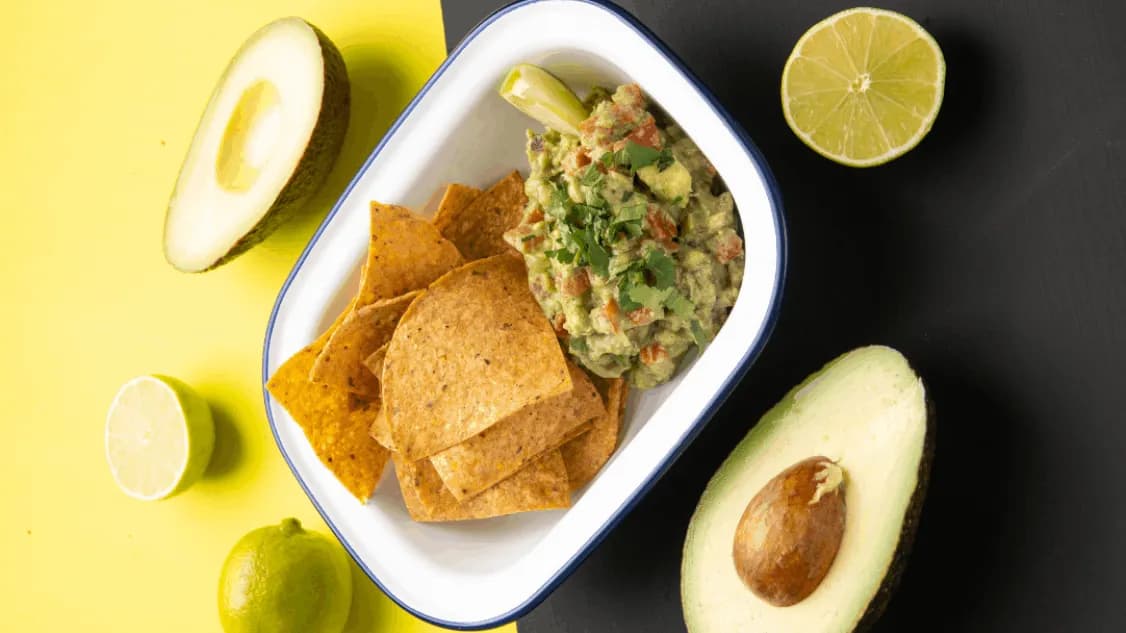 Domowe guacamole z nachos T