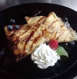 Naleśniki waniliowe z białym serem , ( 3 sztuki ), sos owocowy