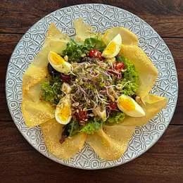 Sałatka z filo i kozim serem