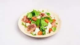 Sałata z szynką parmeńską