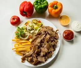 Kebab woowo-jagnięcy na talerzu oraz Coca cola 0.5l