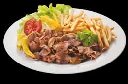 Kebab wołowo jagnięcy na talerzu